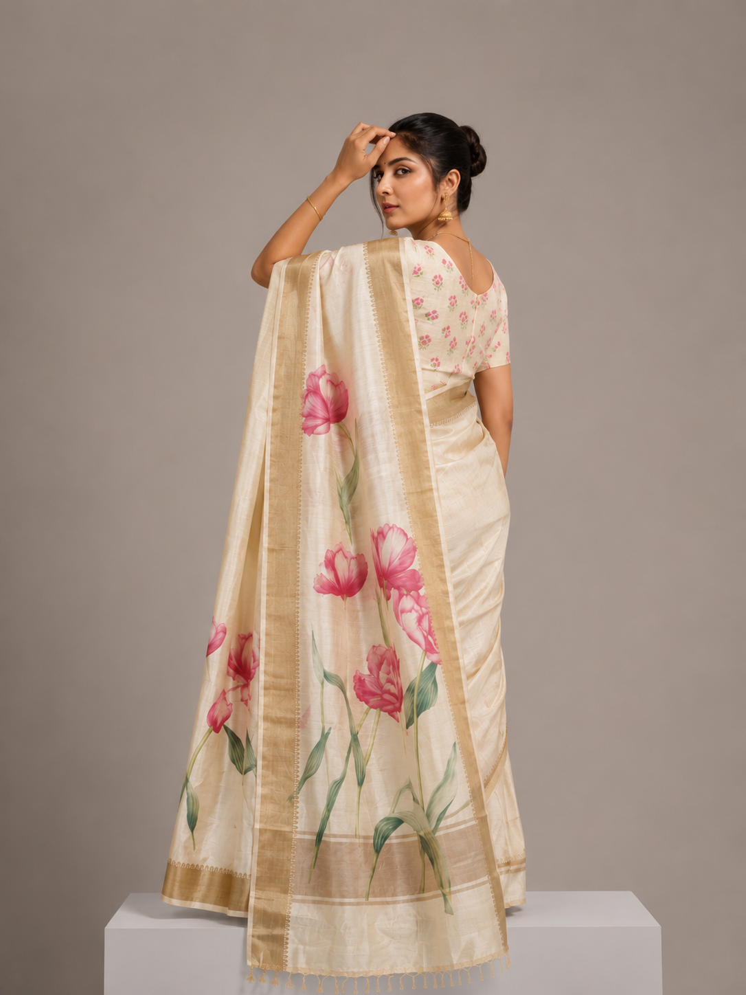 Elegant Floral Print Set Saree